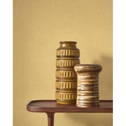 Papel pintado amarillo trigo, con textura de lino jaspeado, modelo Caractere de Casadeco