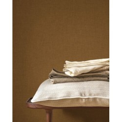 Papel pintado beige coñac, con textura de lino jaspeado, modelo Caractere de Casadeco