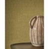 Papel pintado verde oliva, con textura de lino jaspeado, modelo Caractere de Casadeco