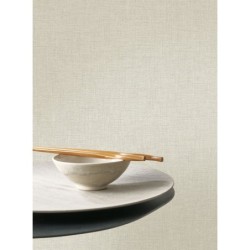 Papel pintado gris pluma, con textura de lino jaspeado, modelo Caractere de Casadeco