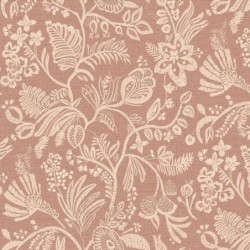 Papel pintado Pastel con diseño de flores bordadas sobre fondo textil.