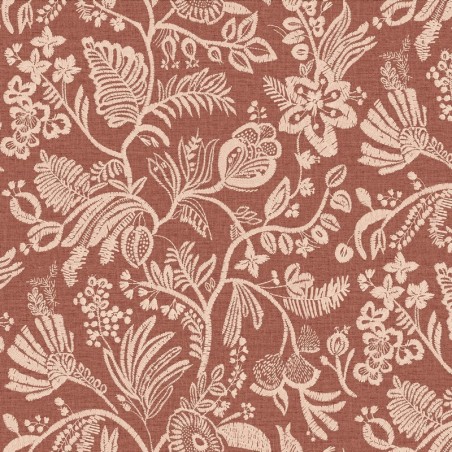 Papel pintado Pastel con diseño de flores bordadas sobre fondo textil.