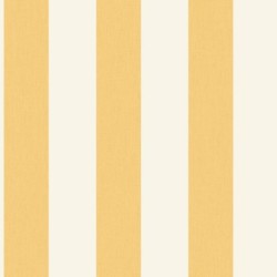 Papel pintado de rayas verticales Linen Lines en una pared de cocina.