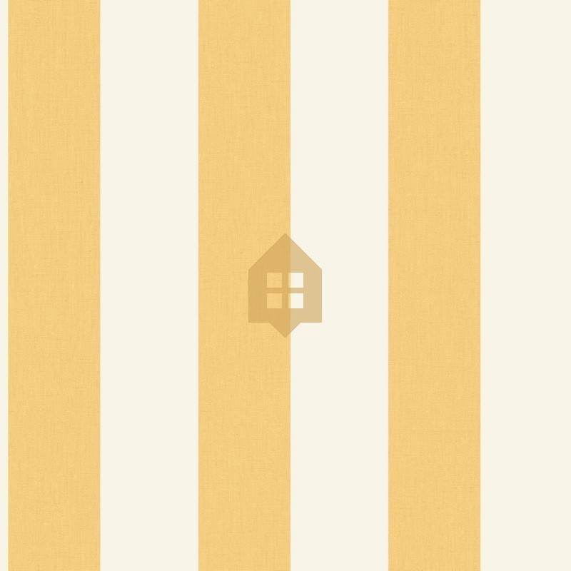 Papel pintado de rayas verticales Linen Lines en una pared de cocina.