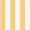 Papel pintado de rayas verticales Linen Lines en una pared de cocina.