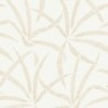 Papel pintado Filara de Caselio Blue Shades con diseño de grandes hojas, detalles metalizados y textura efecto fibra.
