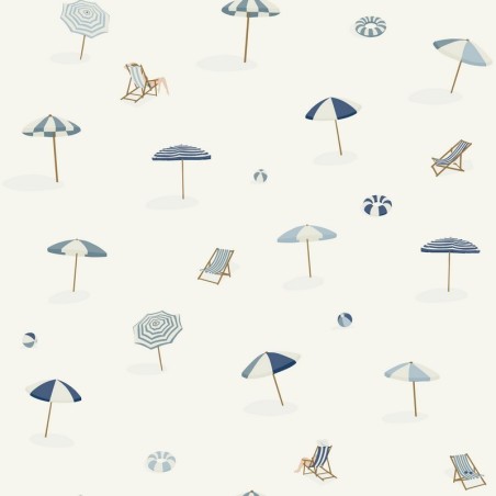 Papel pintado Solara de Caselio Blue Shades con patrón figurativo de bañistas, sombrillas y tumbonas de playa en estilo gráfico.