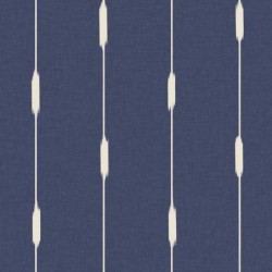 Papel pintado Ikara de Caselio Blue Shades con estampado de rayas verticales estilo ikat y textura de efecto textil sutil.
