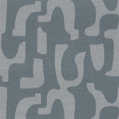 Papel pintado Seran de Casamance con diseño de formas orgánicas bordadas sobre textura de lino natural.