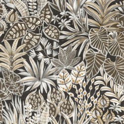 Papel pintado Madhuca de Casamance con diseño de hojas pintadas a mano sobre fondo con textura de paja natural.
