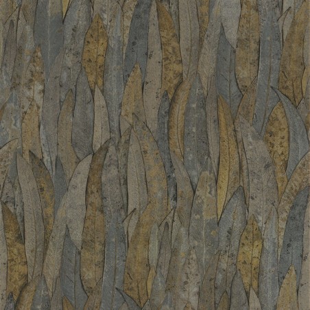 Papel pintado Neluwa de Casamance con diseño detallado de hojas de eucalipto y textura que resalta las nervaduras vegetales.